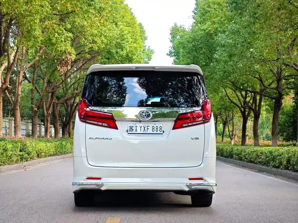 Toyota Alphard — фото 8