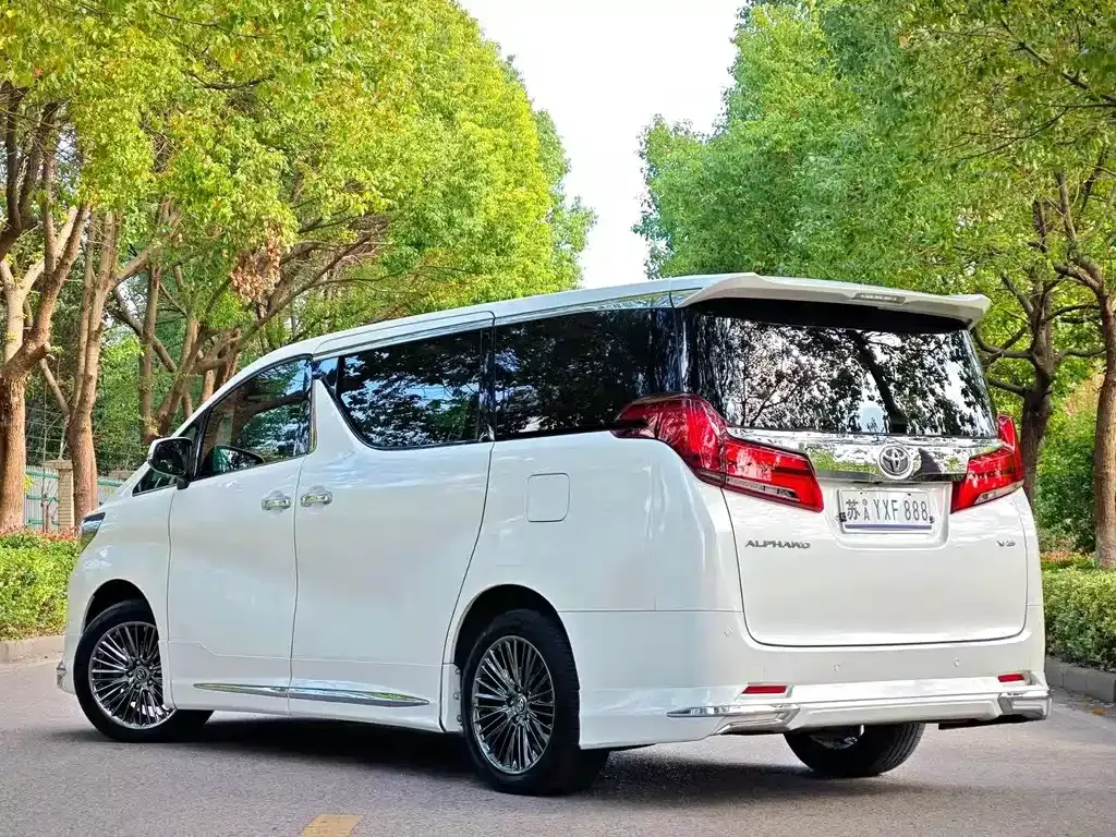 Toyota Alphard — фото 7