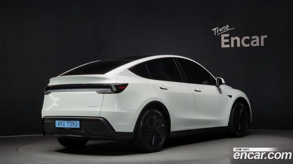 Tesla Model Y — фото 8