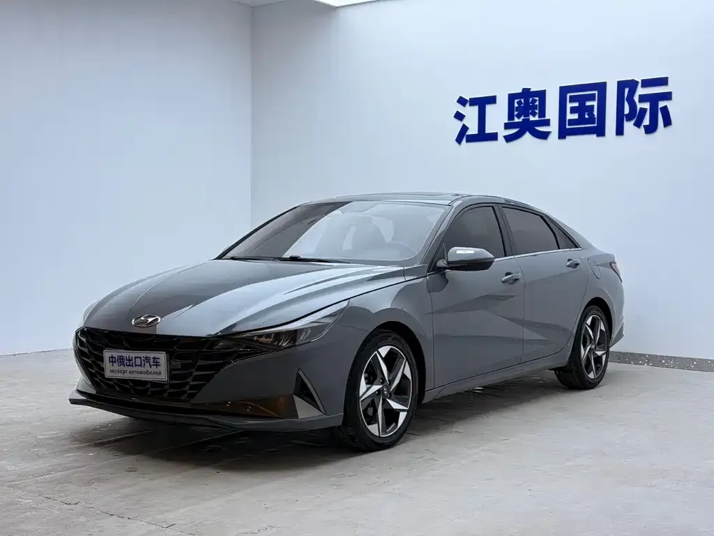 Hyundai Elantra — фото 1