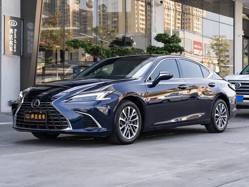 Lexus ES — фото 1
