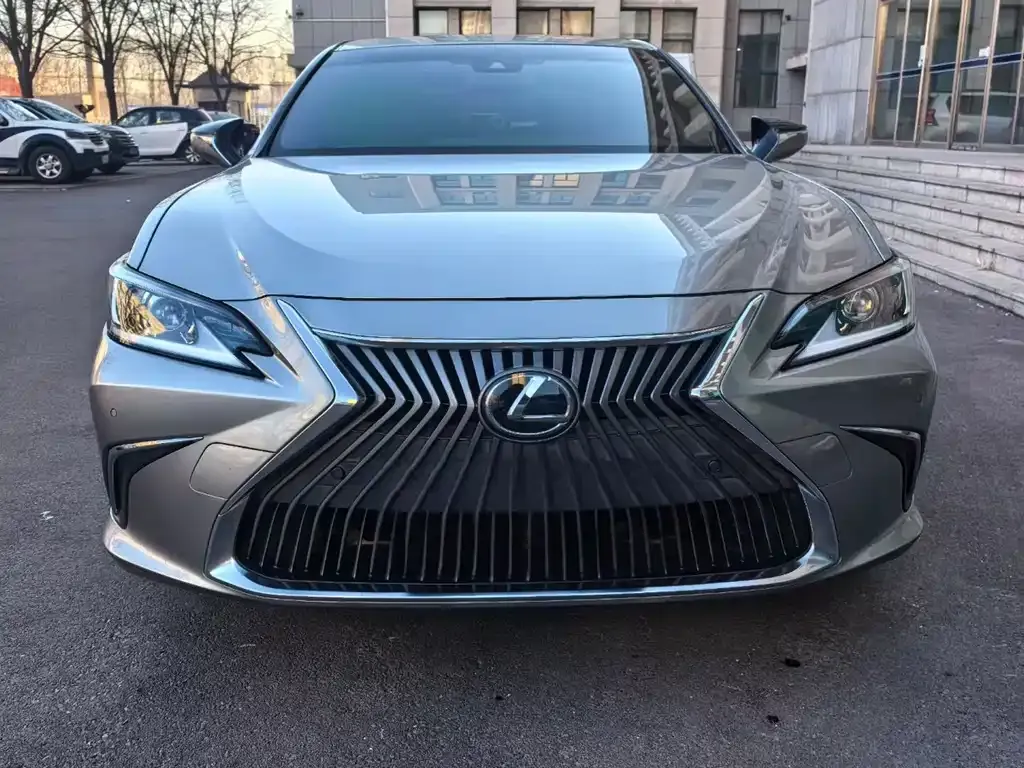 Lexus ES — фото 1