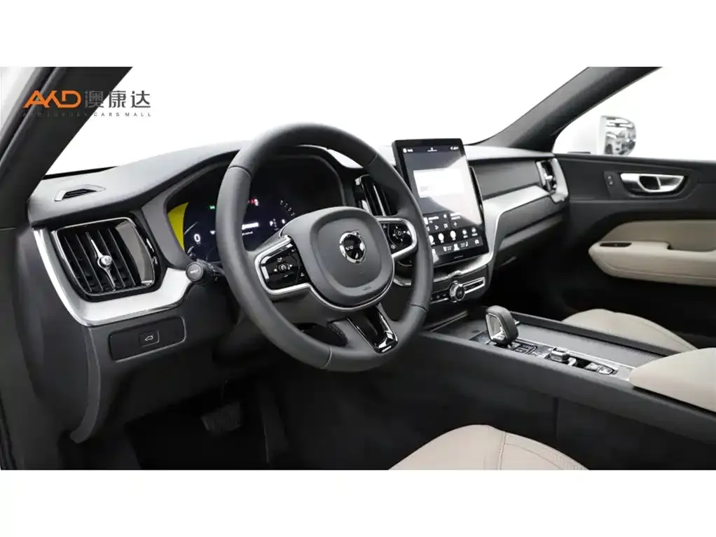 Volvo XC60 — фото 10