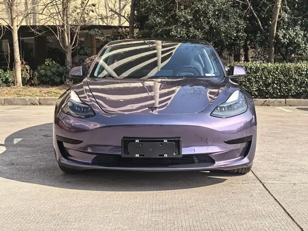 Tesla Model 3 — фото 1