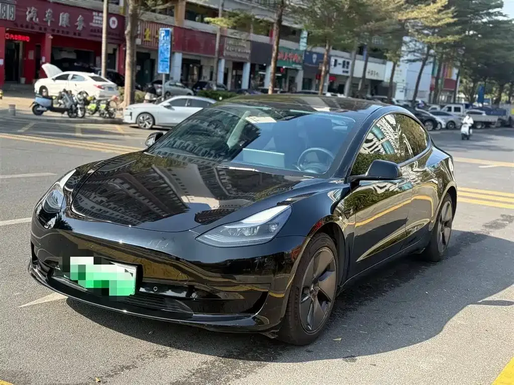 Tesla Model 3 — фото 1