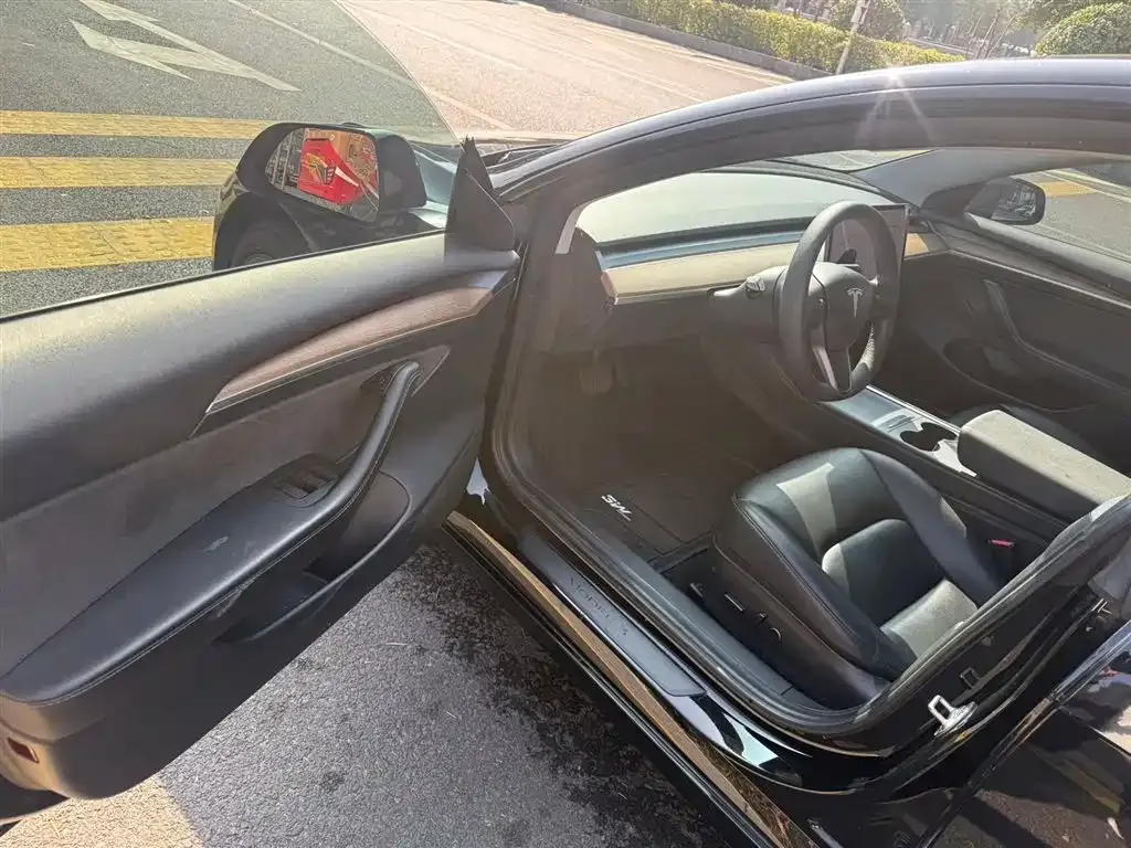 Tesla Model 3 — фото 6