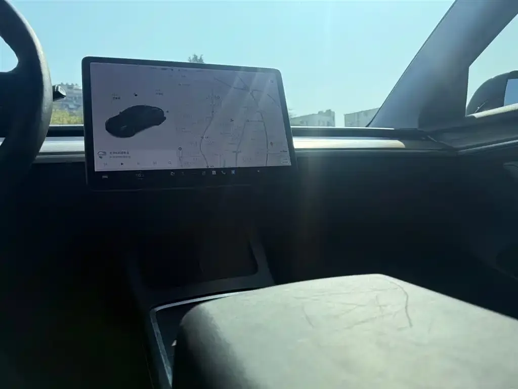 Tesla Model 3 — фото 2