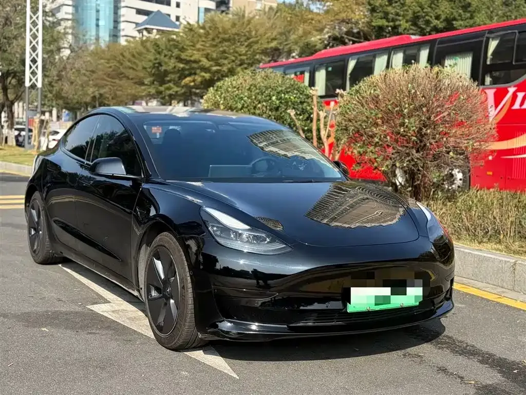 Tesla Model 3 — фото 9