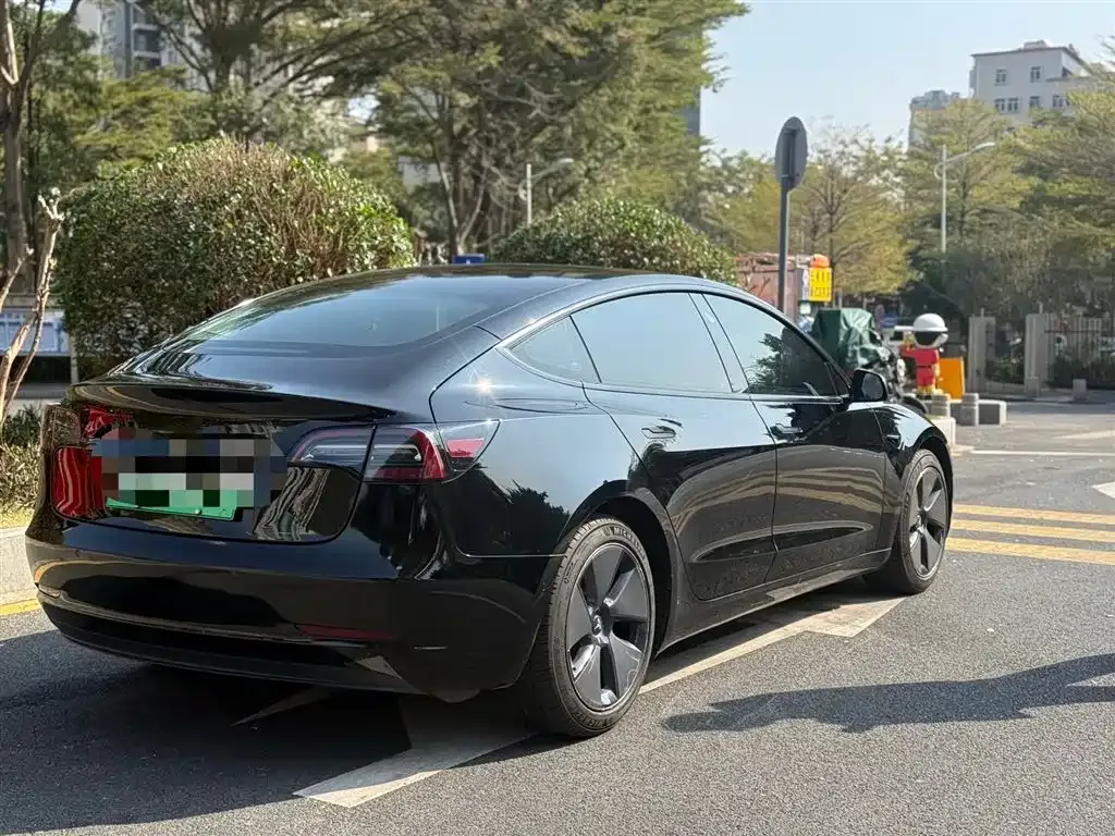Tesla Model 3 — фото 10