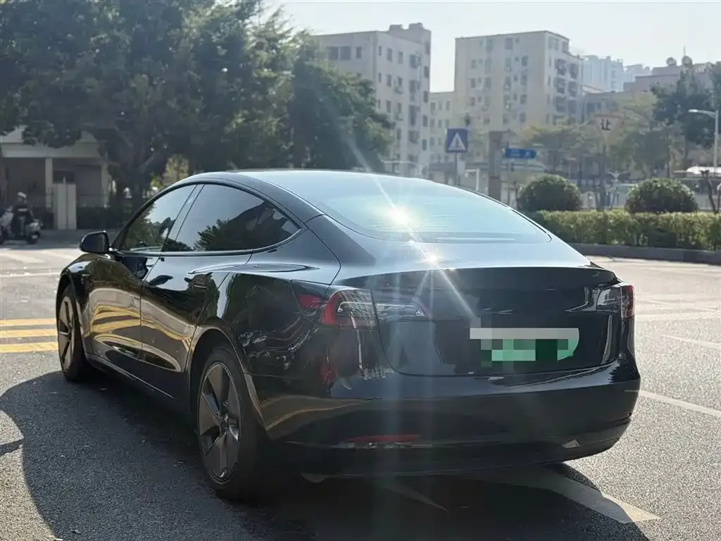 Tesla Model 3 — фото 5