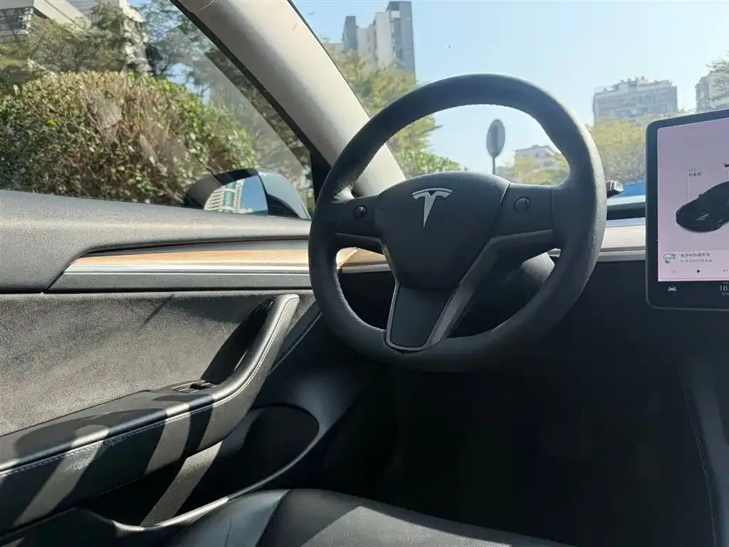 Tesla Model 3 — фото 4