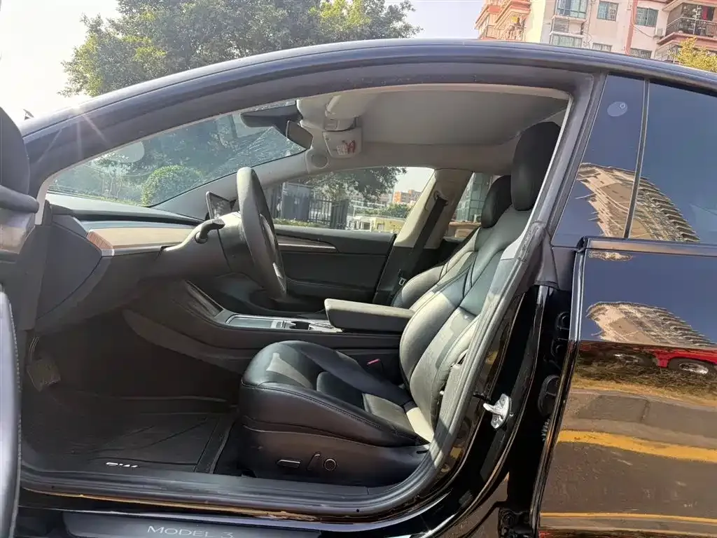 Tesla Model 3 — фото 3