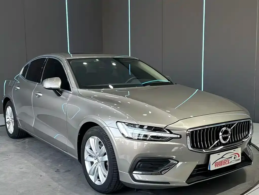 Volvo S60 — фото 6