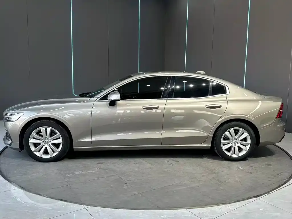 Volvo S60 — фото 7