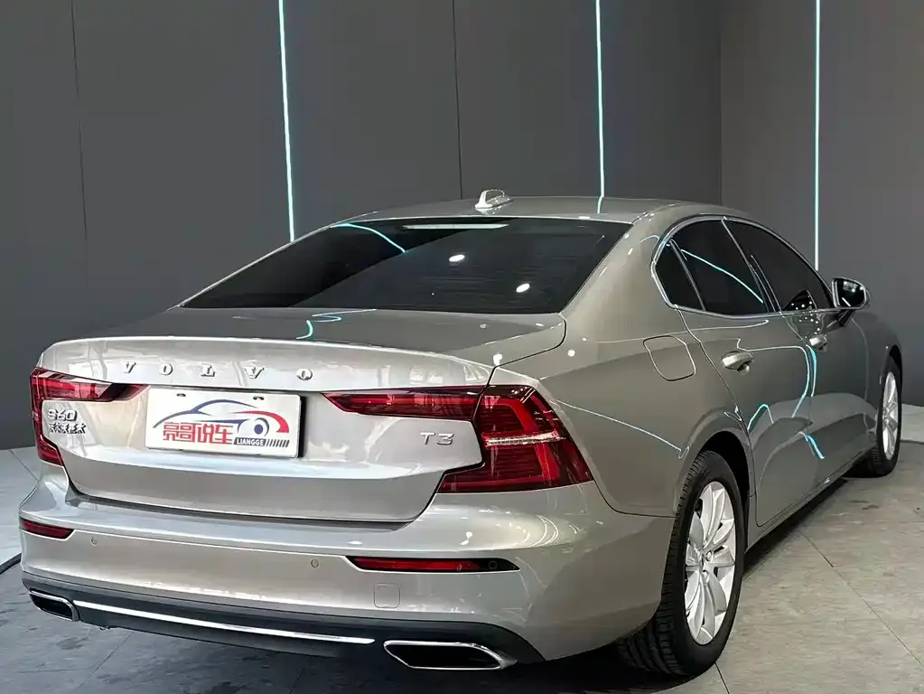 Volvo S60 — фото 4