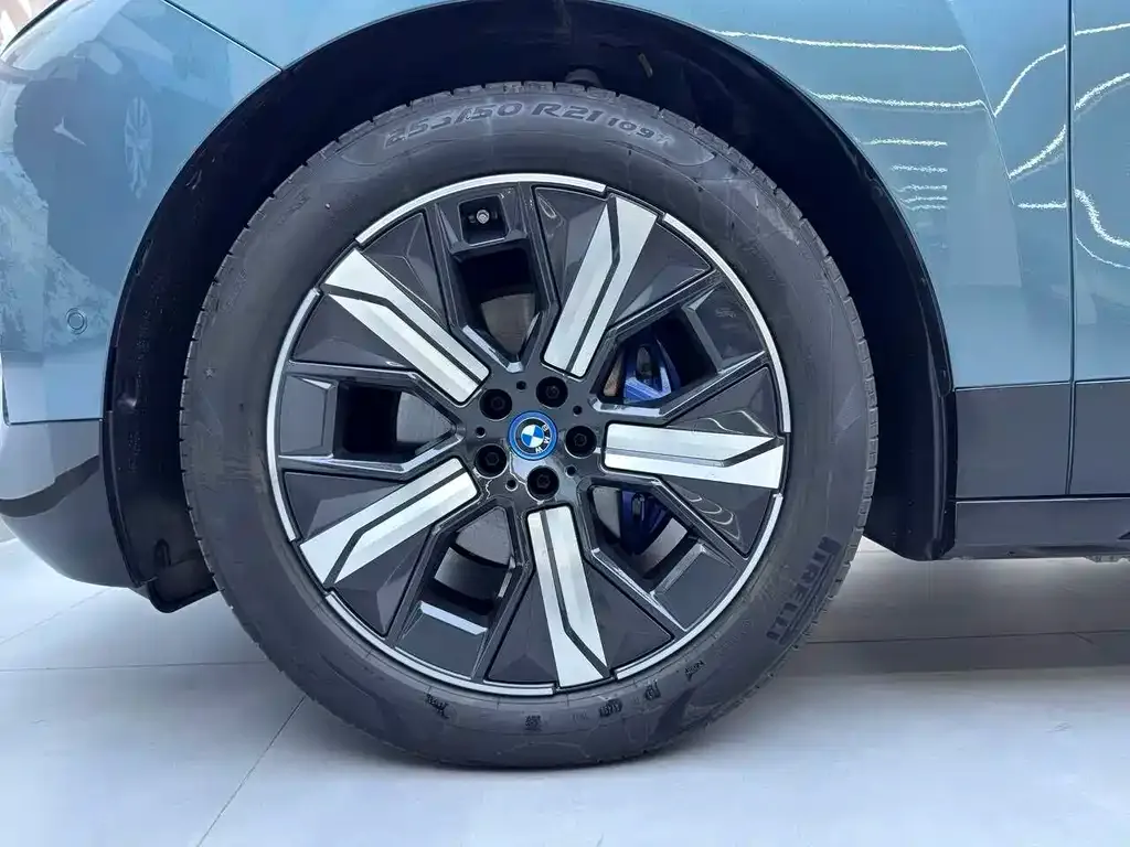 BMW iX — фото 3