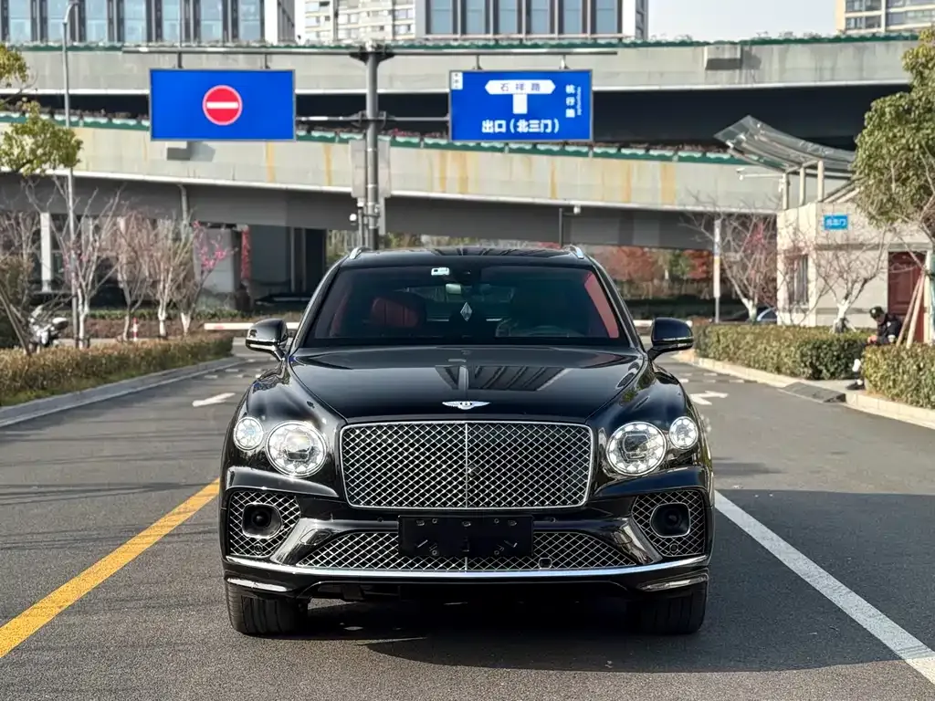 Bentley Bentayga PHEV — фото 1