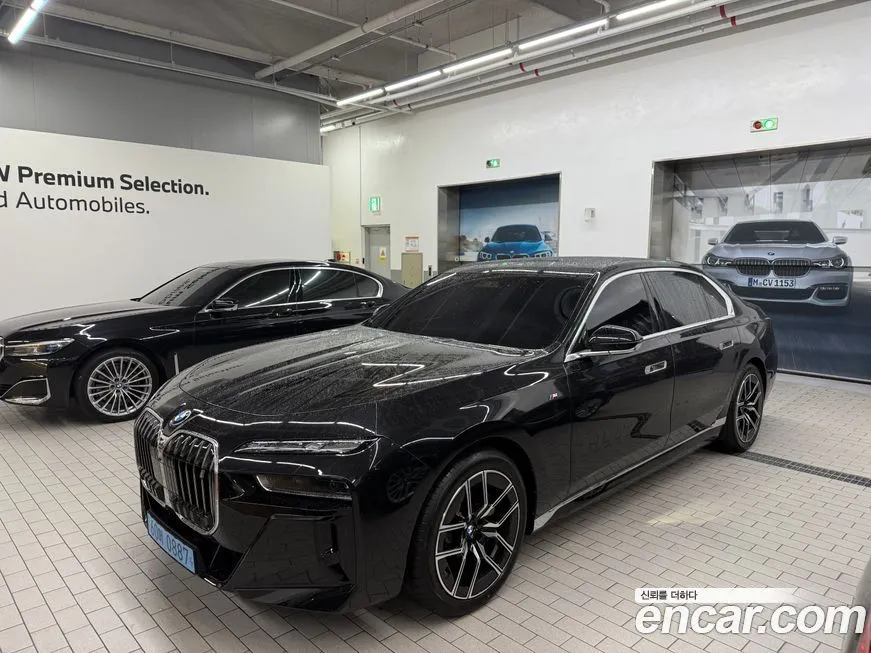 BMW i7 — фото 1