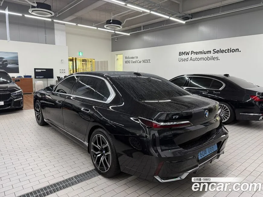 BMW i7 — фото 7
