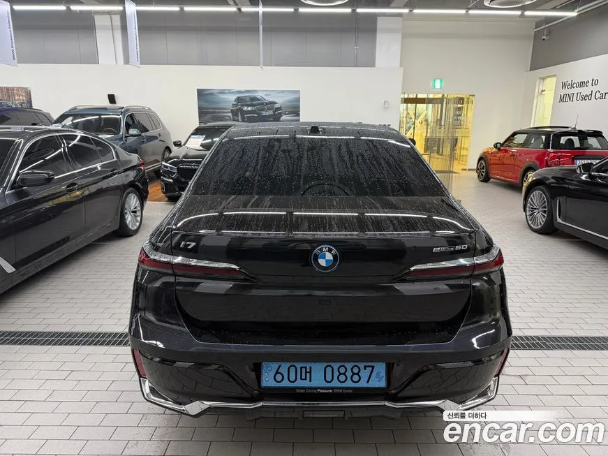 BMW i7 — фото 8