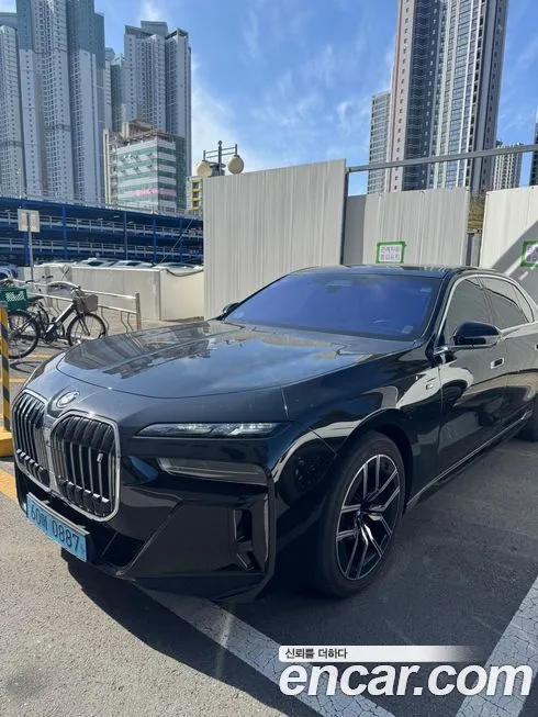 BMW i7 — фото 9