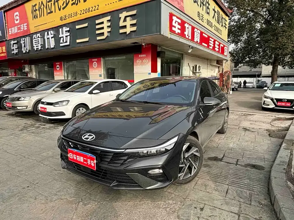 Hyundai Elantra — фото 1