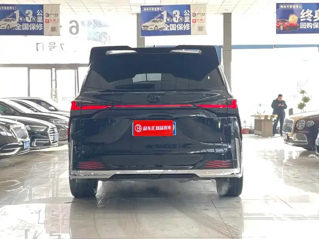 Toyota Granvia — фото 9