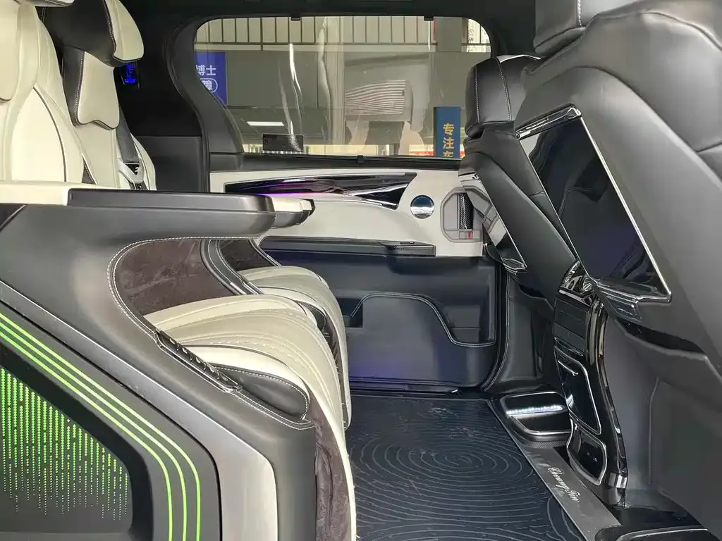 Toyota Granvia — фото 6