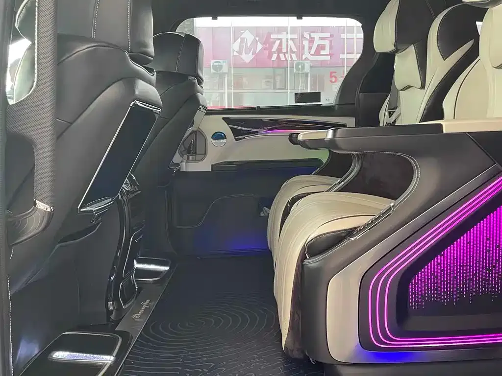 Toyota Granvia — фото 7