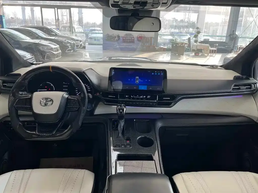 Toyota Granvia — фото 10