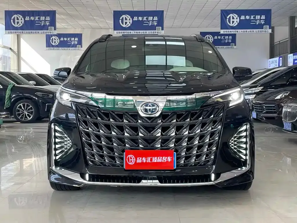 Toyota Granvia — фото 4