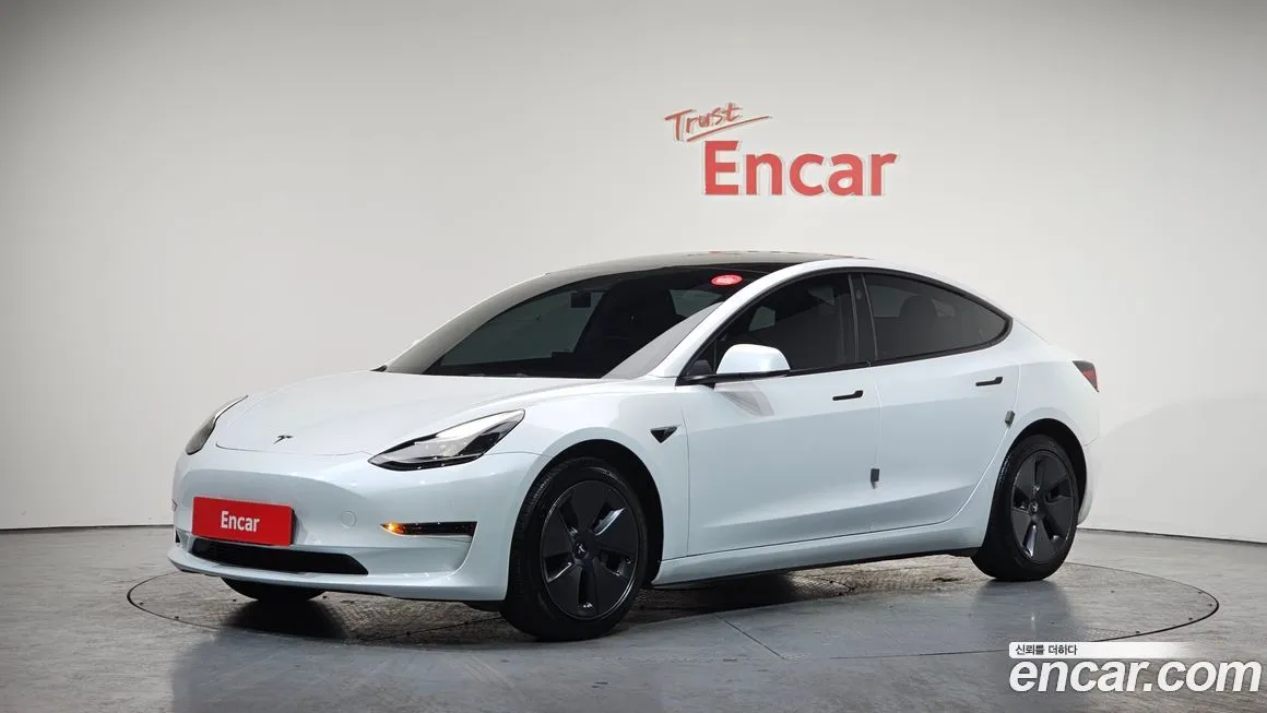 Tesla Model 3 — фото 1