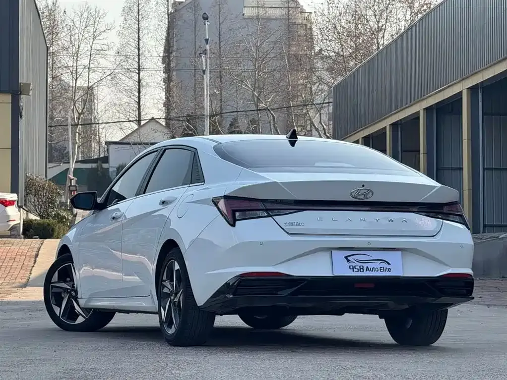 Hyundai Elantra — фото 6