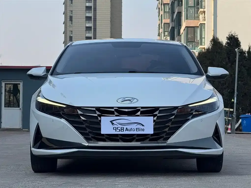 Hyundai Elantra — фото 7