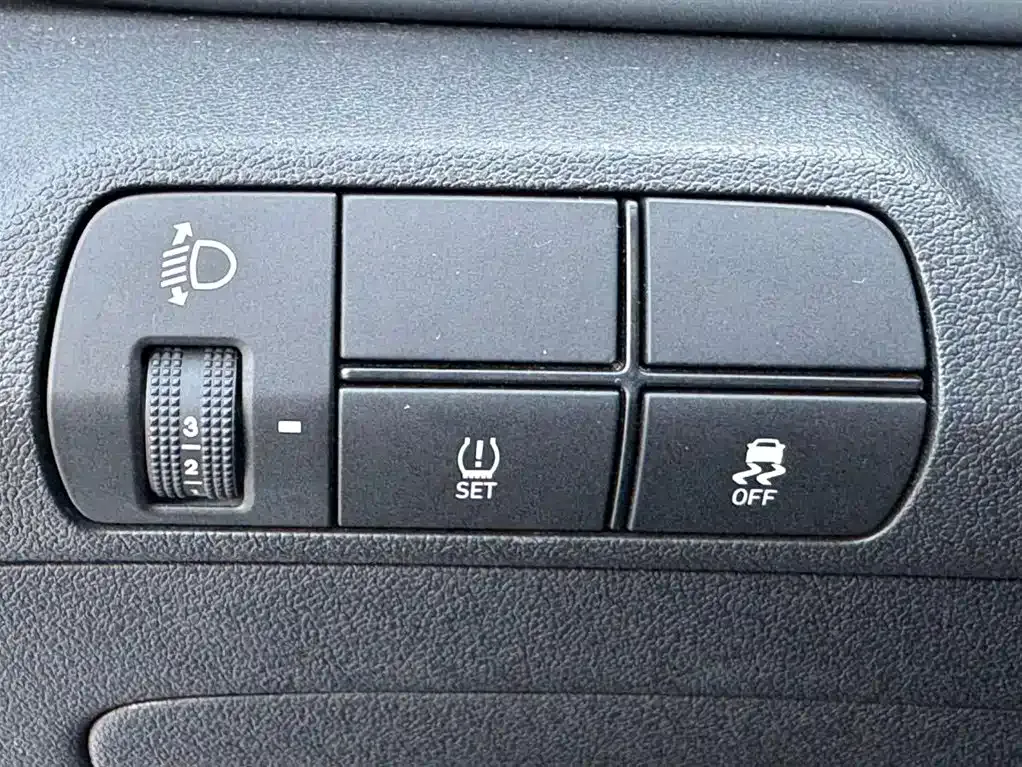Hyundai Elantra — фото 10