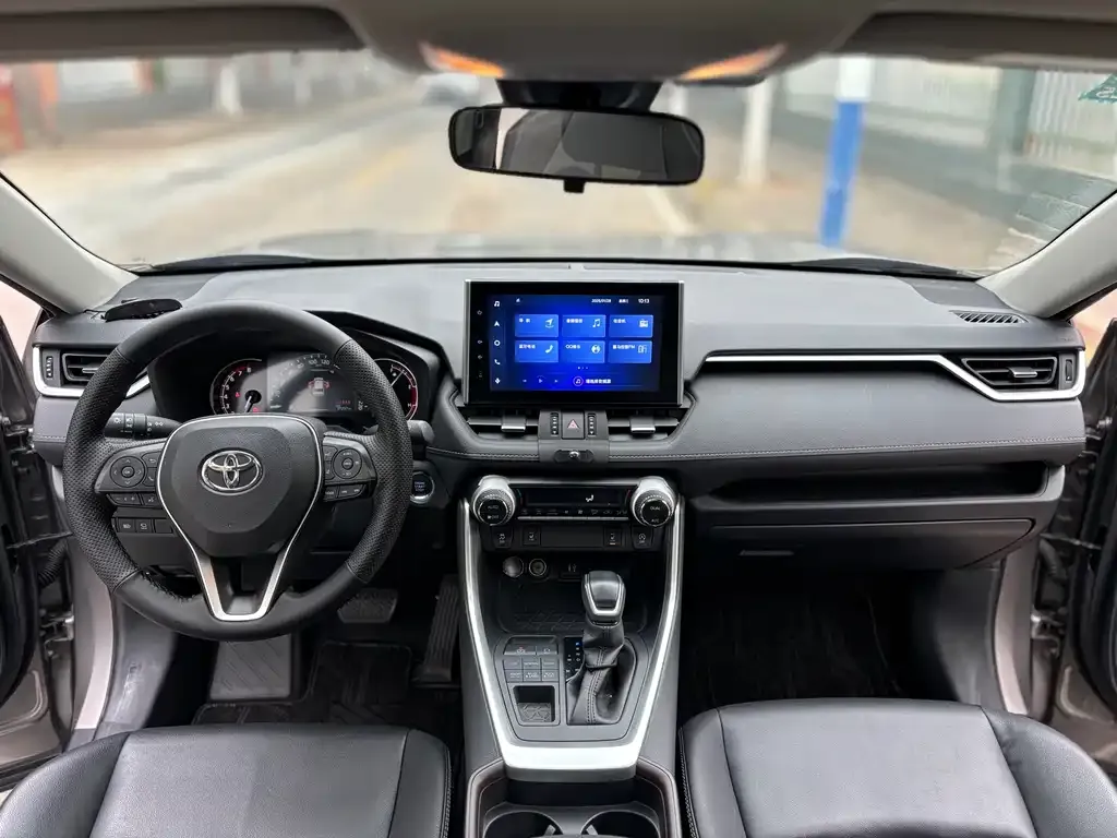 Toyota RAV4 — фото 4