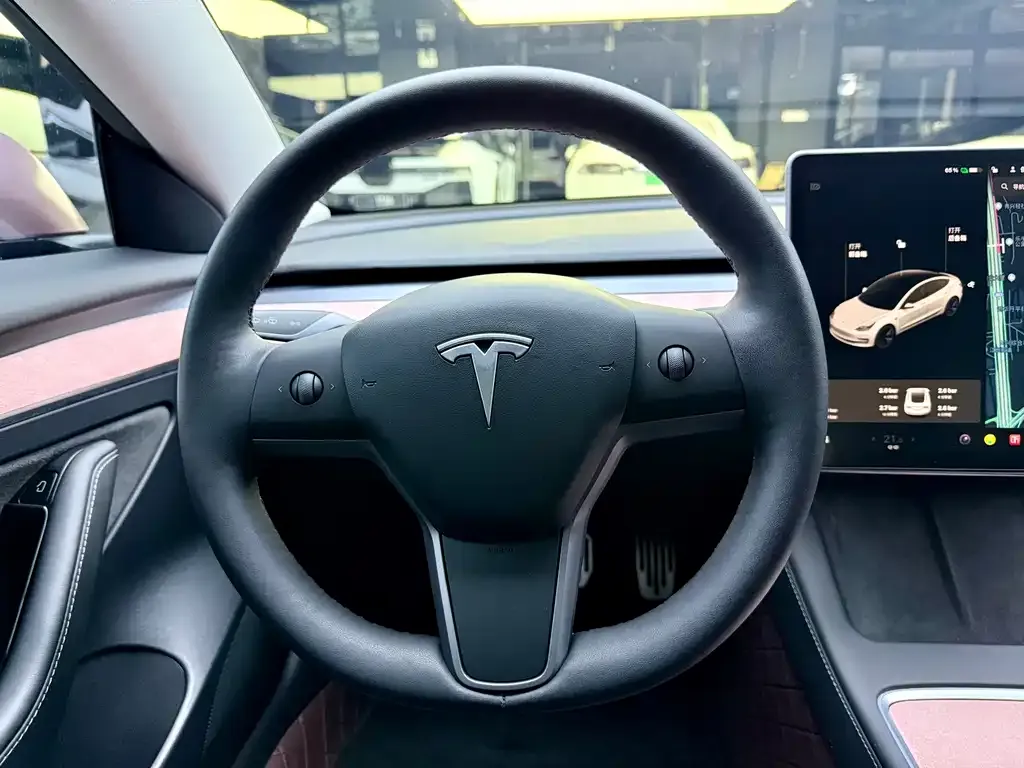 Tesla Model 3 — фото 3