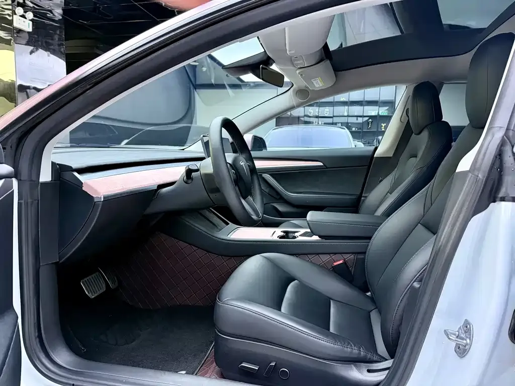 Tesla Model 3 — фото 4