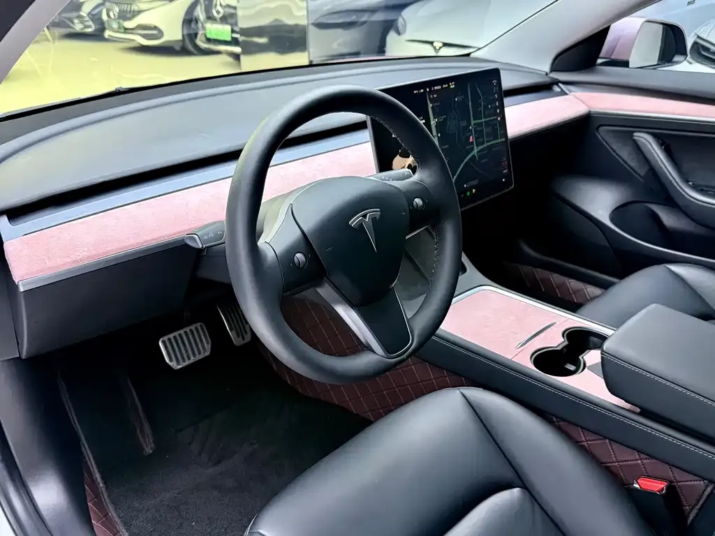 Tesla Model 3 — фото 8