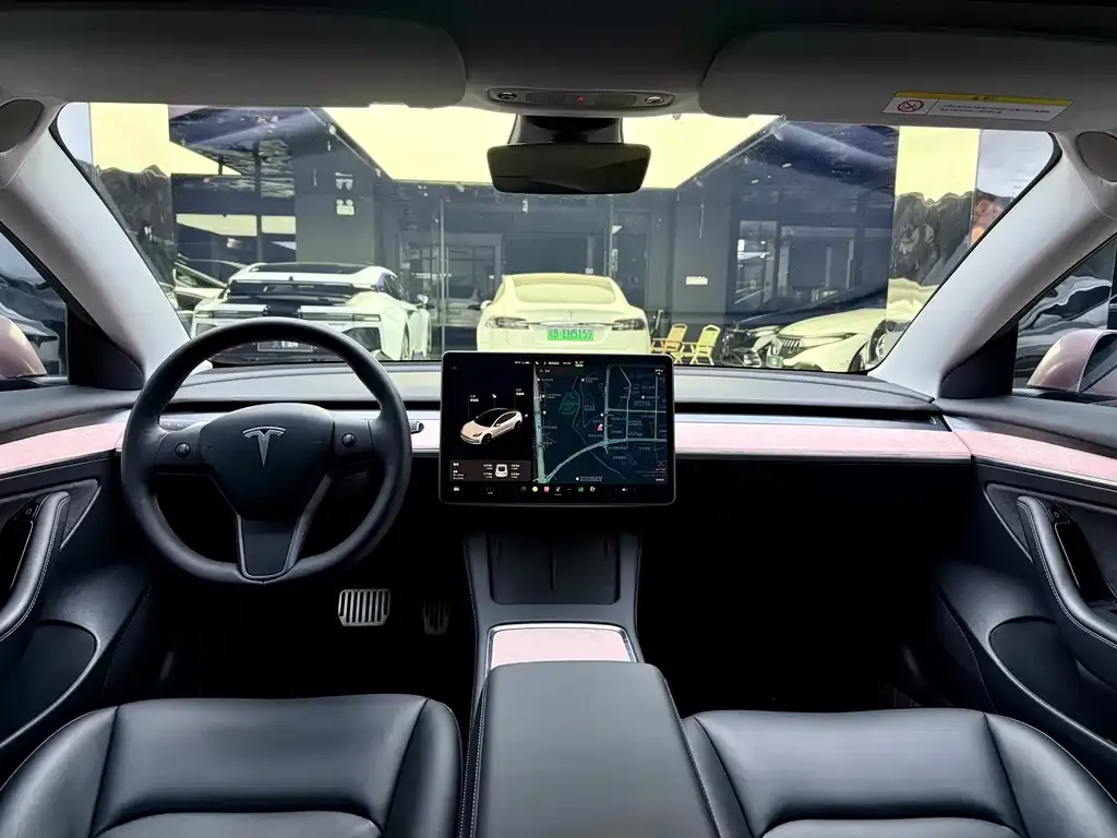 Tesla Model 3 — фото 10