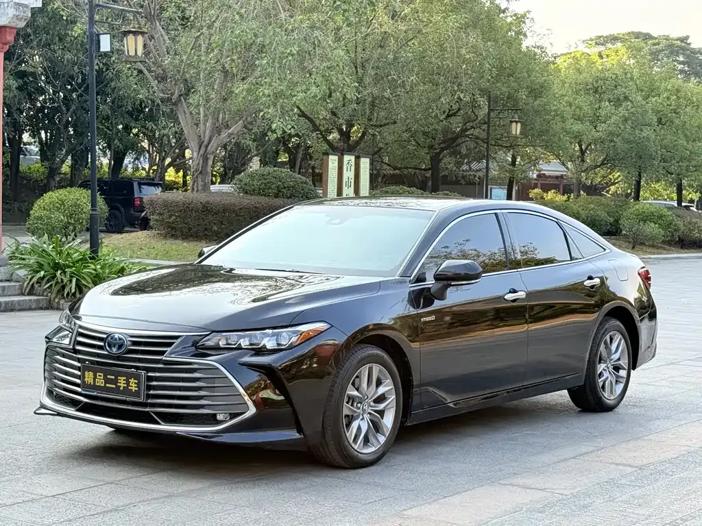 Toyota Avalon — фото 1