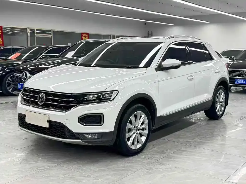 Volkswagen T-Roc — фото 1