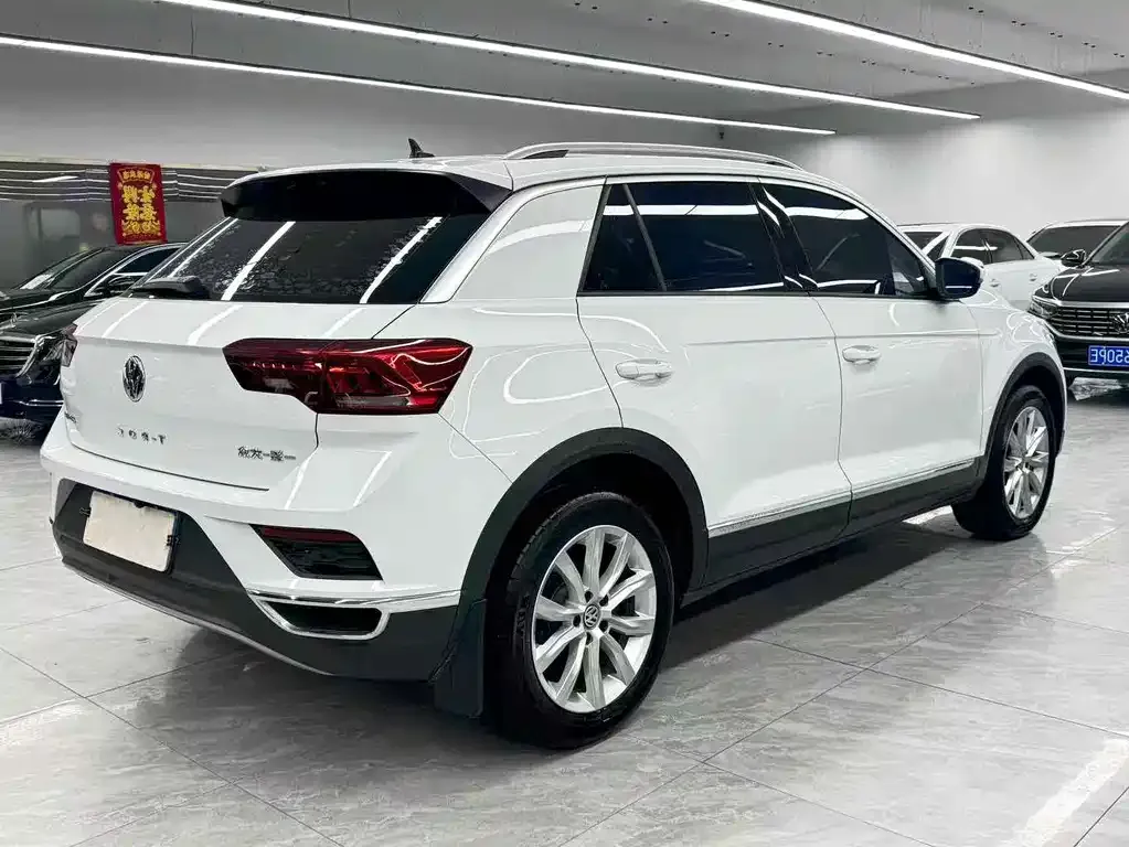 Volkswagen T-Roc — фото 10
