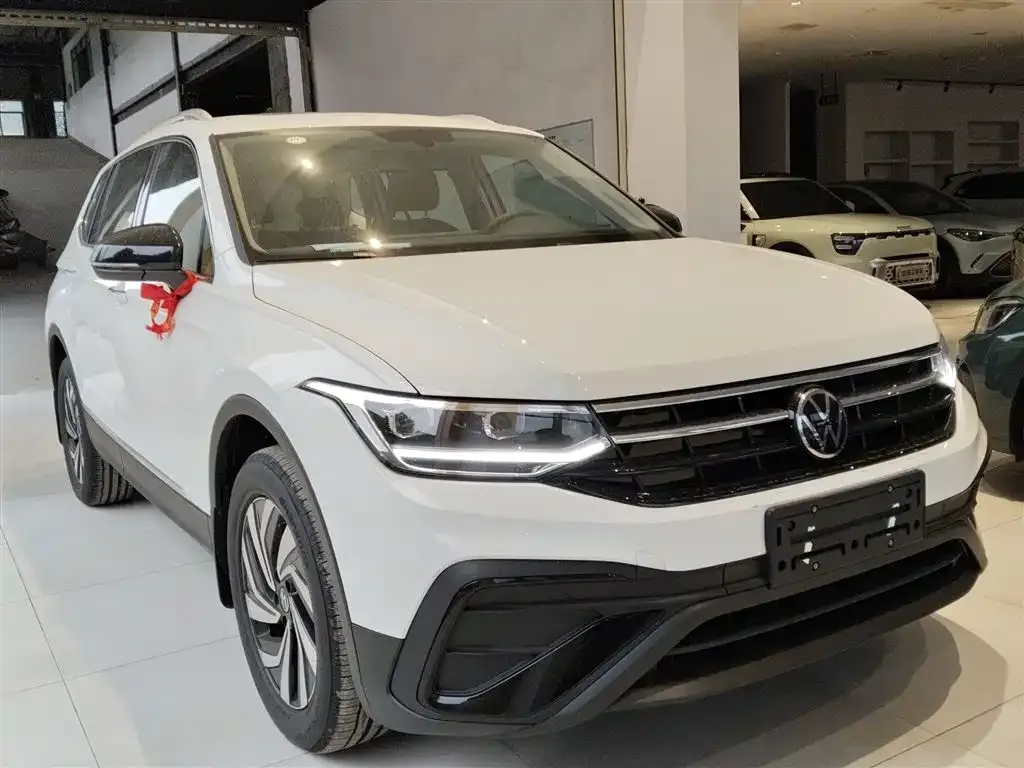 Volkswagen Tiguan L — фото 5