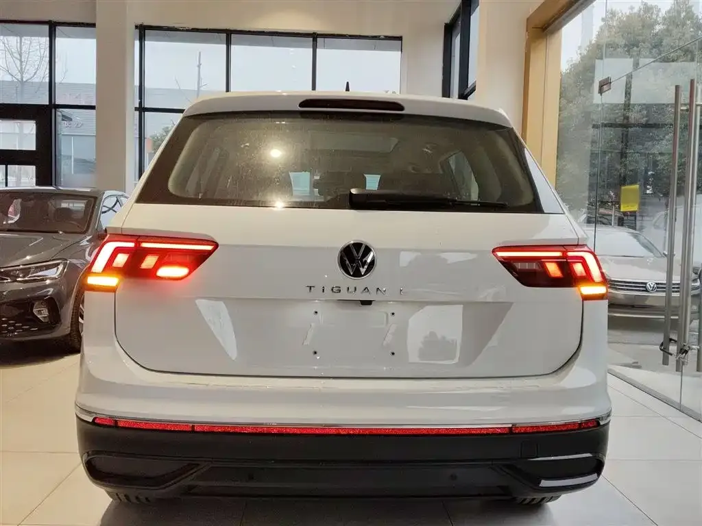 Volkswagen Tiguan L — фото 4