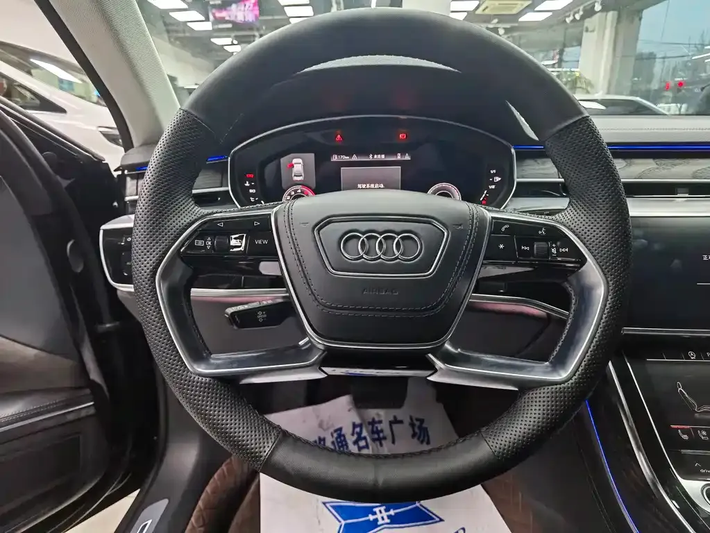Audi A8 — фото 6