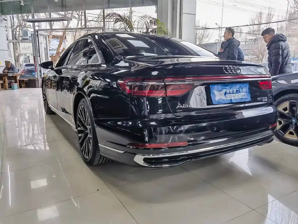 Audi A8 — фото 10