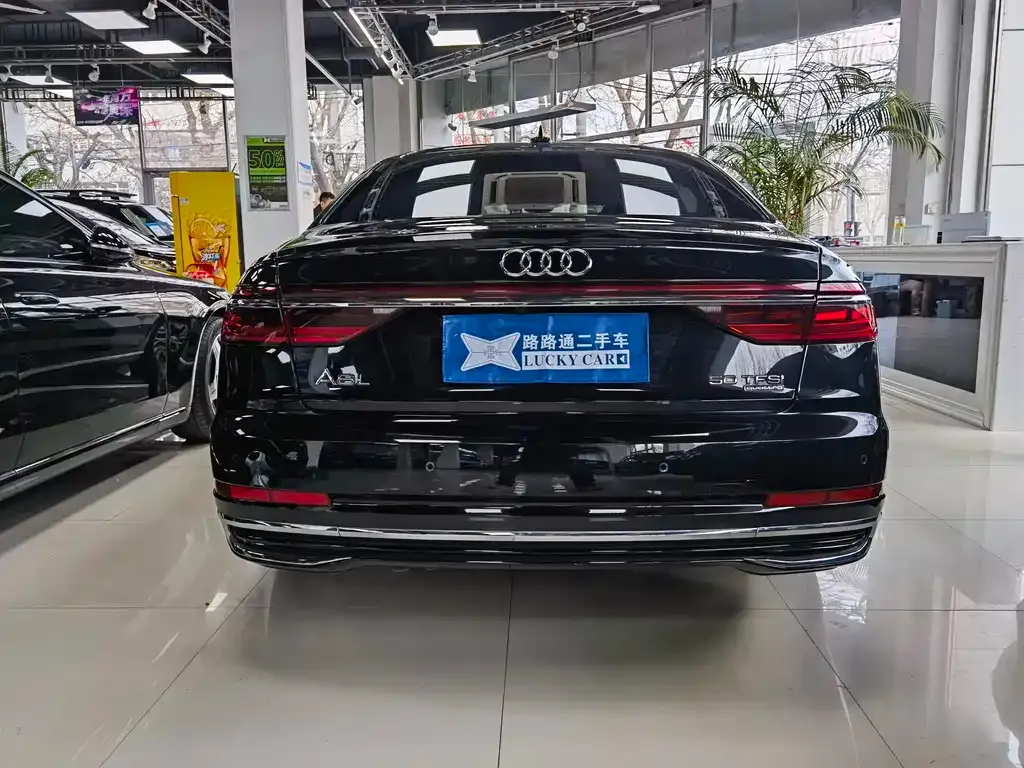 Audi A8 — фото 4