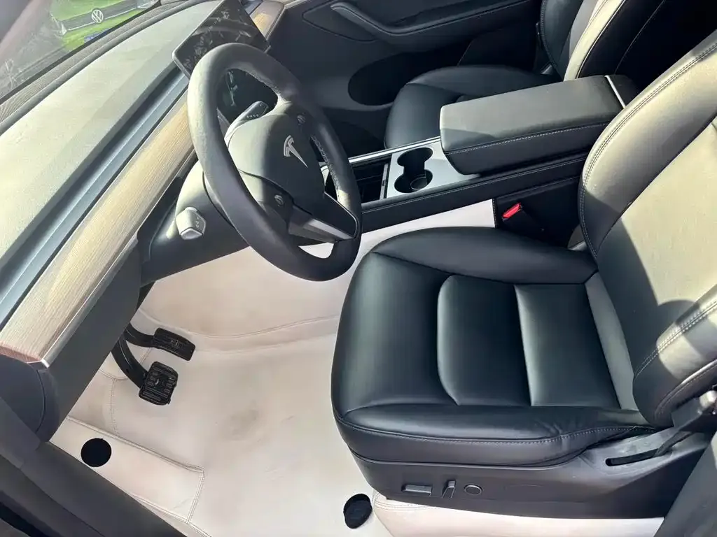Tesla Model Y — фото 8