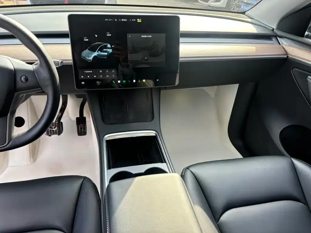 Tesla Model Y — фото 2